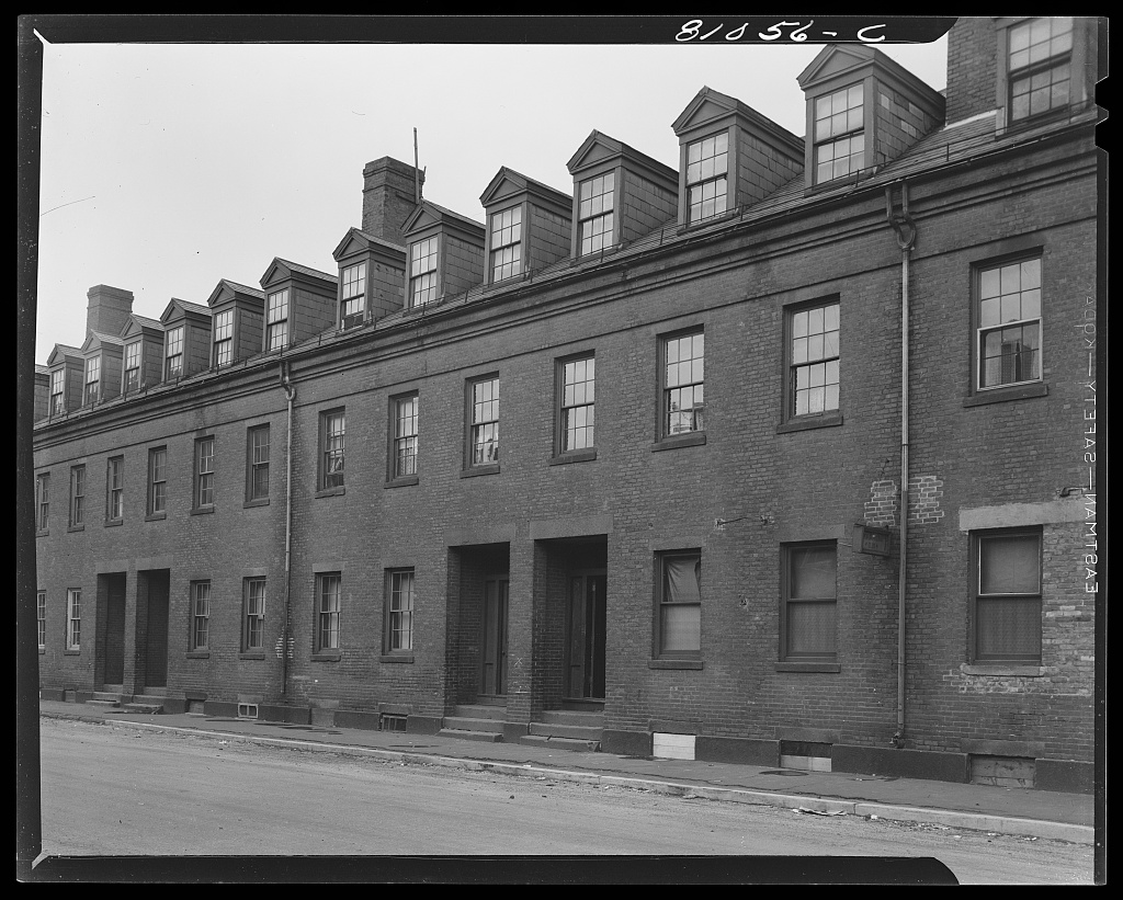 Collier, J., photographer. (1941) Workers' homes. Holyoke, Massachusetts. United States Holyoke Massachusetts Hampden County, 1941. Sept. [Photograph] Retrieved from the Library of Congress, https://www.loc.gov/item/2017820870/.